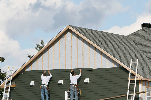 Professional Vinyl Siding technician working in Newport, NC